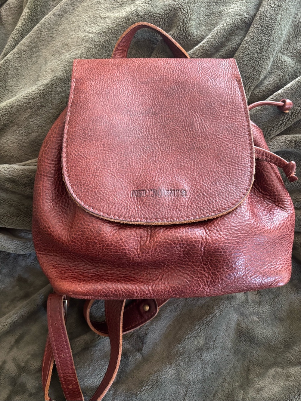 Portland Leather Nutmeg Brown Pebbled Leather Bucket Backpack - Picture 2 of 13